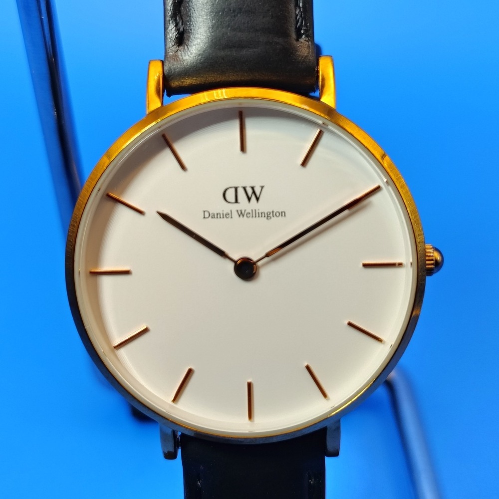 2019 Daniel Wellington Gold Sheffield Petite 32mm Women's/Unisex Quartz Watch